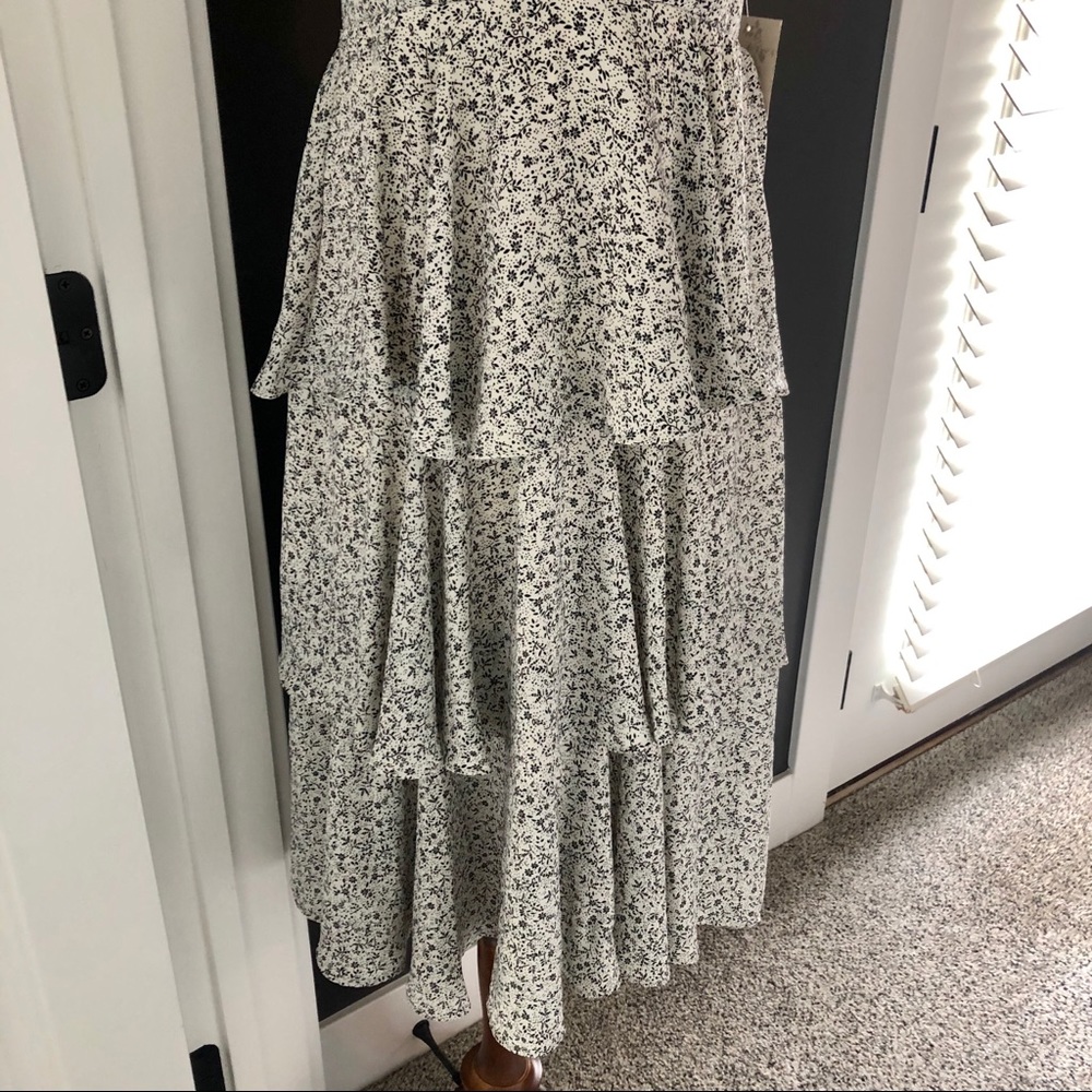 New Black & White Floral Multi Tiered Dress Size M - Picture 4 of 15